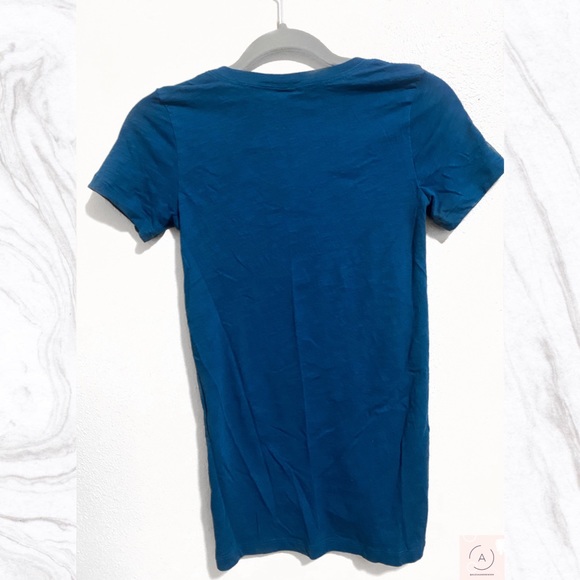 Blue VS PINK V-Neck top - Picture 2 of 2